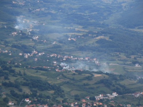 FOTO: Paljenjem svitnjaka Rama dočekuje sv. Ivu