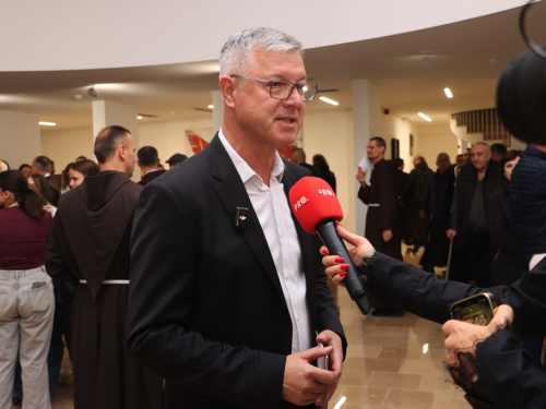 FOTO: Svečano otvorena Galerija Franjevačkog samostana Rama Šćit