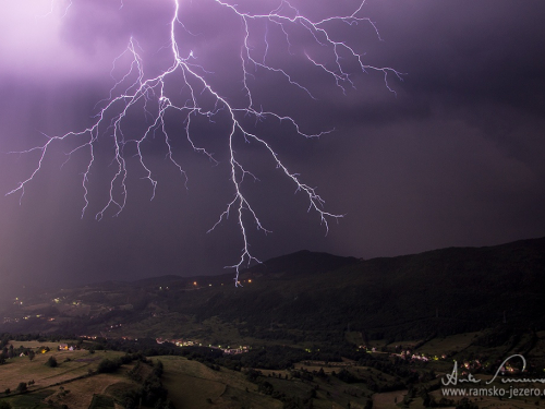 FOTO: Munje noćas 'parale' nebo iznad Rame