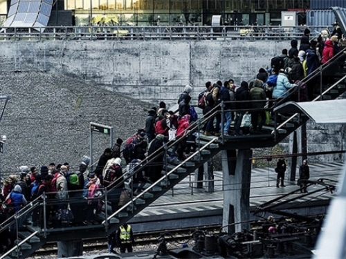 Švedskoj godišnje potrebno 64.000 migranata