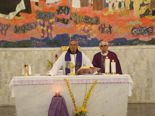 FOTO/VIDEO: Nadbiskupijski križni put mladih na Šćitu