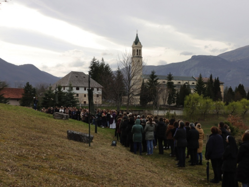 FOTO: Put križa kroz fratarski gaj na Šćitu