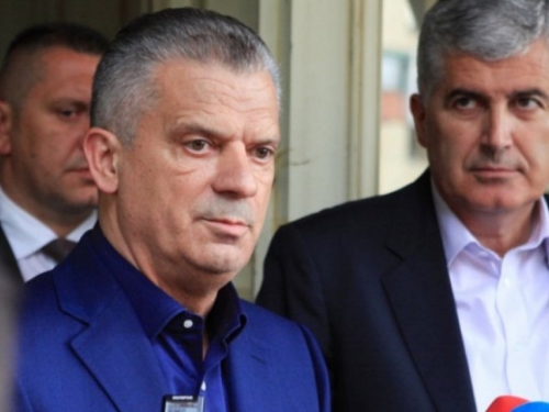 Komšić prijetio otkidanjem prstiju Vučiću, neka sad otkine Dodiku nešto, s njim je svaki dan