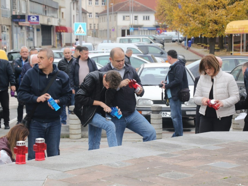 FOTO: Povodom Svih svetih u Prozoru zapaljene svijeće za poginule i preminule branitelje