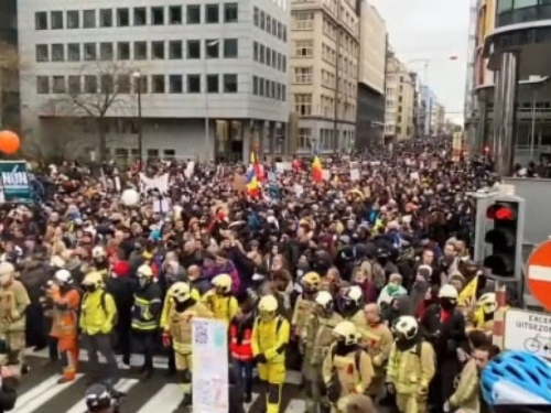 Veliki prosvjed u Bruxellesu zbog korona mjera, kaos na ulicama