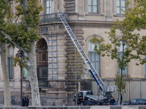 Uhićeno još pet ljudi zbog pljačke Louvrea