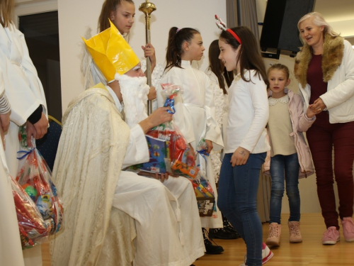 FOTO: Sv. Nikola razveselio mališane u Rumbocima