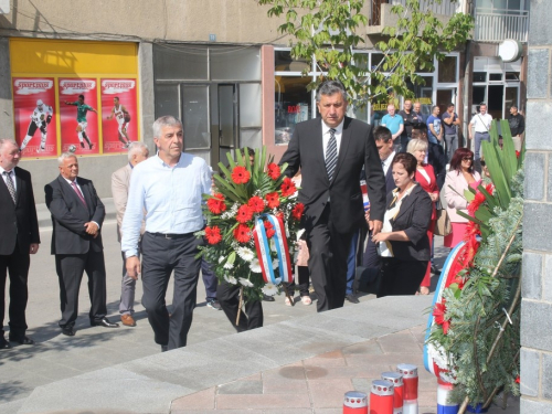 FOTO: Polaganjem vijenaca i svečanom sjednicom započelo obilježavanje Dana općine