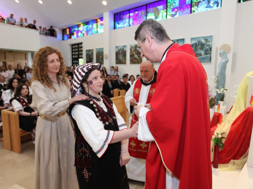 FOTO: Krizma u župi Rumboci
