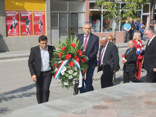 FOTO: Polaganjem vijenaca i svečanom sjednicom započelo obilježavanje Dana općine