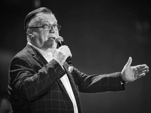 Umro Halid Bešlić