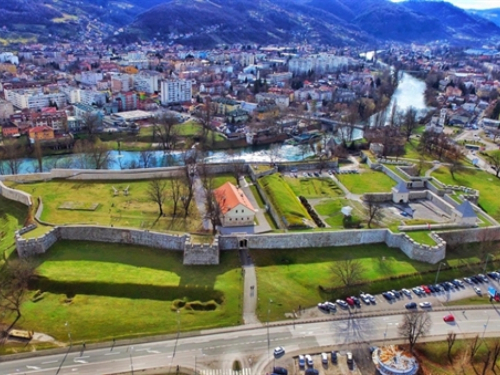 U središtu Banja Luke postavljena cisterna s vodom zbog velikih vrućina