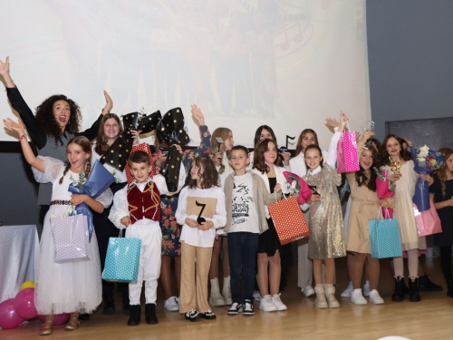 FOTO: Ines Markešić i Magdalena Zadro pobjednice dječjeg festivala ''Mala Rama 2024.''