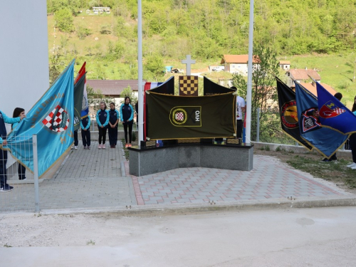 FOTO: Na Ustirami svečano otkriven spomenik poginulim i nestalim braniteljima