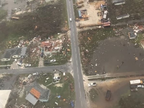 20 poginulih u uraganu na Bahamima