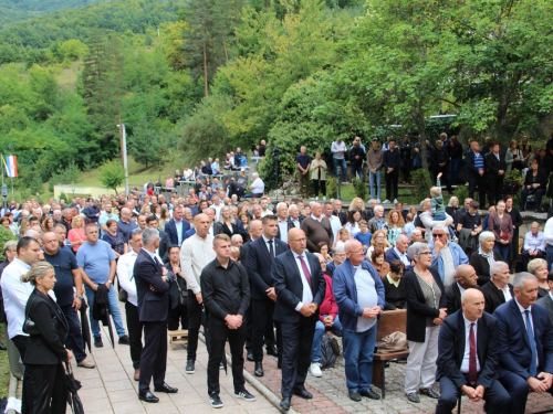 FOTO: Obilježena 32. obljetnica stradanja Hrvata na Uzdolu