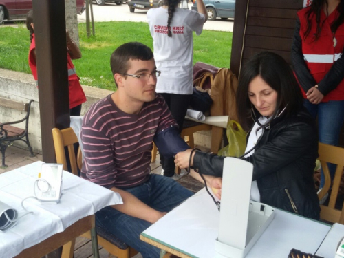 Ramski Crveni križ proveo akciju besplatnog mjerenja tlaka i šećera u krvi