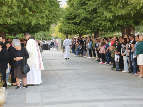 FOTO: Drugi dan trodnevnice na Šćitu - blagoslov prvašića i školskih torbi