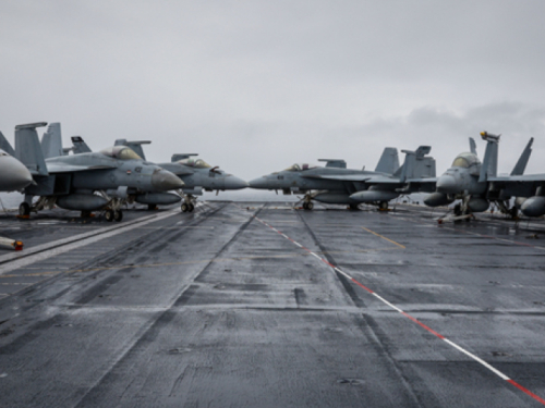 Američki F-18 pao s nosača aviona u Crveno more