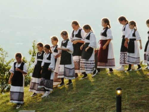 FOTO: Održana 9. Kulturna večer na Gračacu