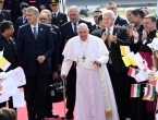 Papa doputovao u Budimpeštu, sastat će se s Orbanom i ukrajinskim izbjeglicama