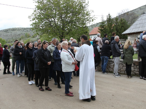FOTO: Druženje Rumbočana i sv. misa na Zahumu