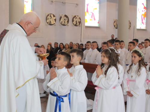 FOTO: Prva sveta pričest u župi Prozor