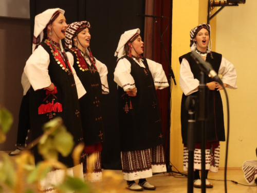 FOTO: Večer folklora u Prozoru: HKUD-ovi ''Rama'' i ''fra Petar Bakula'' oduševili publiku