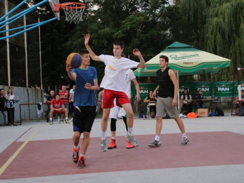 FOTO: Ekipa ''ALF Market'' osvojila Streetball za juniore