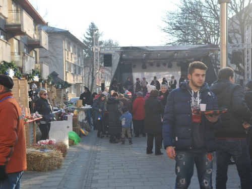 Foto s bugojanskog božićnog sajma