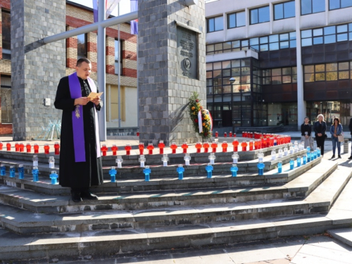 FOTO: Povodom Svih svetih u Prozoru zapaljene svijeće za poginule i preminule branitelje