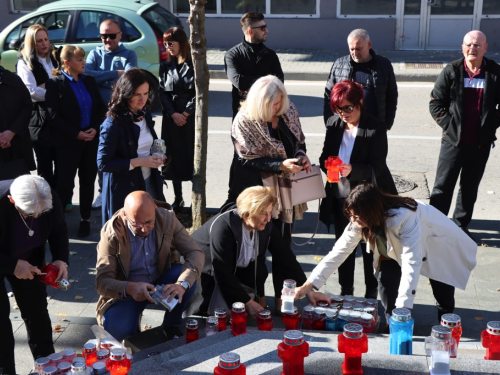 FOTO: Svi sveti - U Prozoru zapaljene svijeće za poginule i preminule branitelje