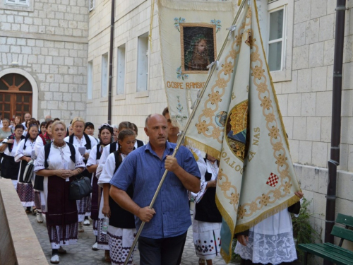 FOTO/VIDEO: Hodočašće Rame Majci od Milosti u Sinj