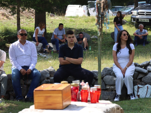 FOTO: Na Vranu služena sv. misa za poginule duvandžije