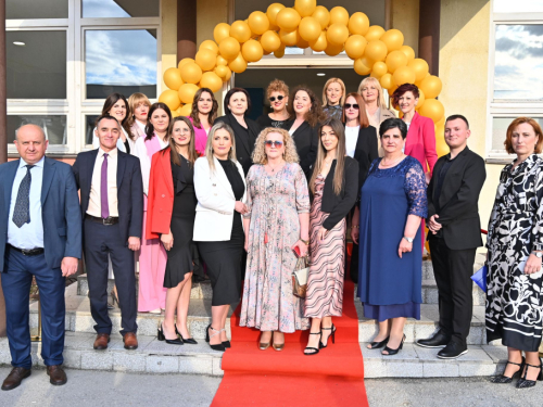 FOTO/VIDEO: Uskoplje ispratilo 63 maturanta, među njima i 9 iz Rame