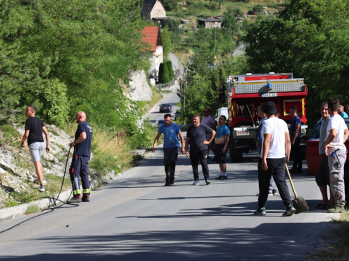 VIDEO/FOTO: Požar u Podboru - Vatrogasci nemoćni, borovina gori nekontrolirano