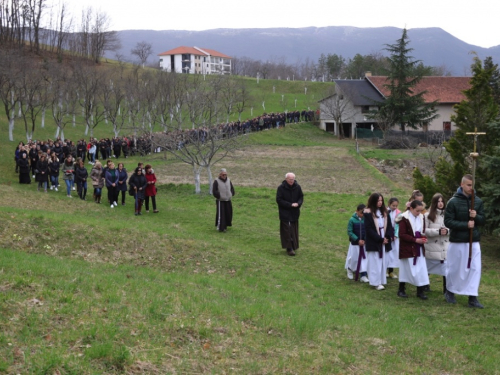 FOTO: Put križa kroz fratarski gaj na Šćitu