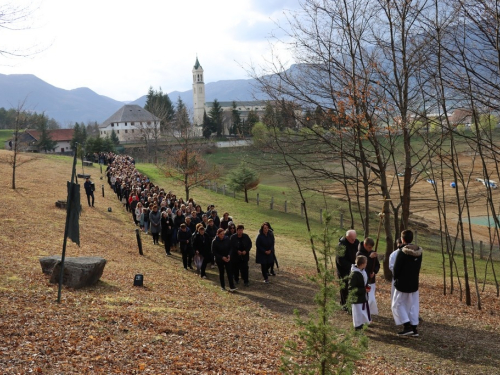 FOTO: Put križa kroz fratarski gaj na Šćitu