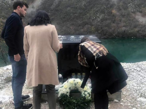 Na današnji dan prije 4 godine poginuli studenti nadomak Mostara, položen vijenac