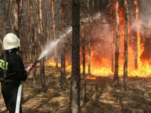 Požari u Dalmaciji, vatrogasci pozivaju građane na oprez