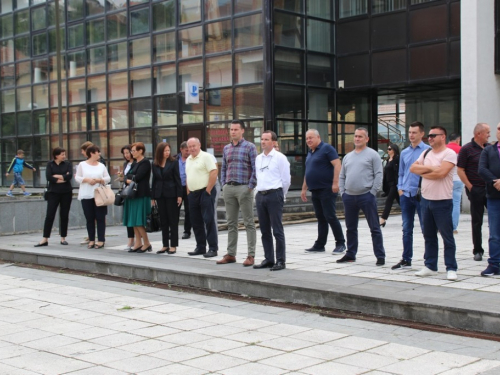 FOTO: Polaganjem vijenaca i svečanom sjednicom započelo obilježavanje Dana općine