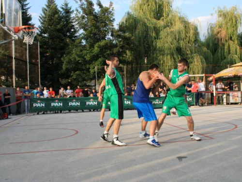 FOTO: Počeo turnir u uličnoj košarci "Streetball Rama 2014."