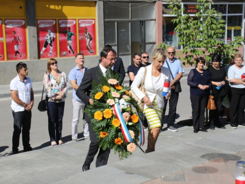 FOTO: Polaganjem vijenaca i svečanom sjednicom započelo obilježavanje Dana općine