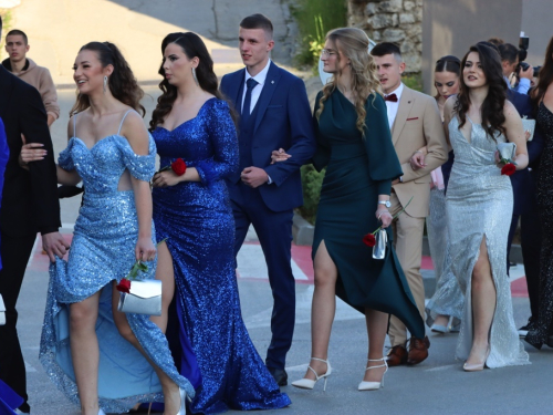 FOTO/VIDEO: Matura 2024. - Defile mladosti na ulicama Prozora