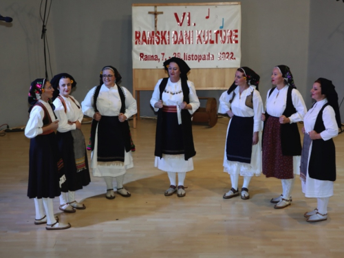 FOTO/VIDEO: Večer folklora u Prozoru