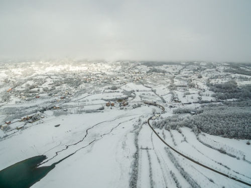 FOTO/VIDEO: Snijeg zabijelio Ramu, pogledajte kako izgleda iz zraka