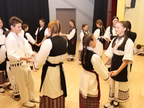 FOTO: Večer folklora u Prozoru: HKUD-ovi ''Rama'' i ''fra Petar Bakula'' oduševili publiku