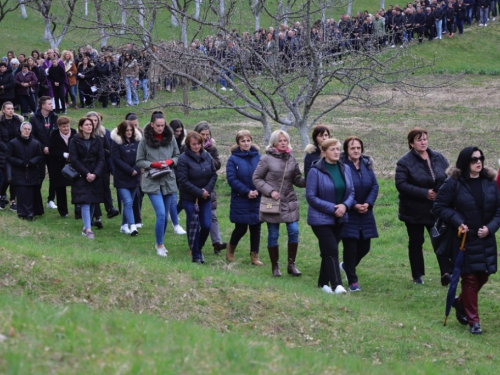 FOTO: Put križa kroz fratarski gaj na Šćitu