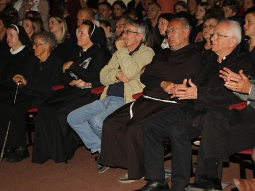 FOTO/VIDEO: Čuvarice održale 8. tradicionalni koncert u Prozoru