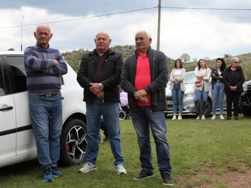 FOTO: Druženje Rumbočana i sv. misa na Zahumu